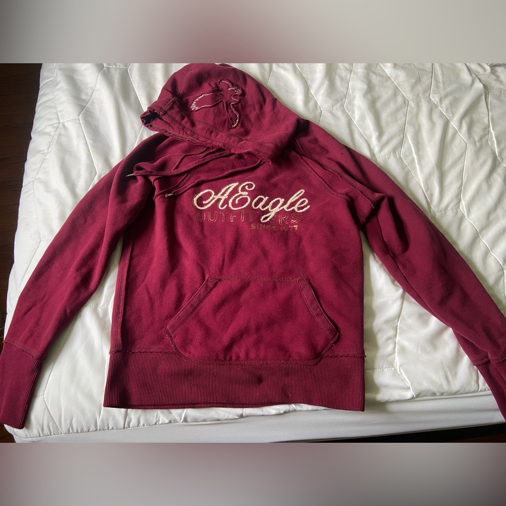 Ladies American Eagle hoodie, size Medium, maroon color